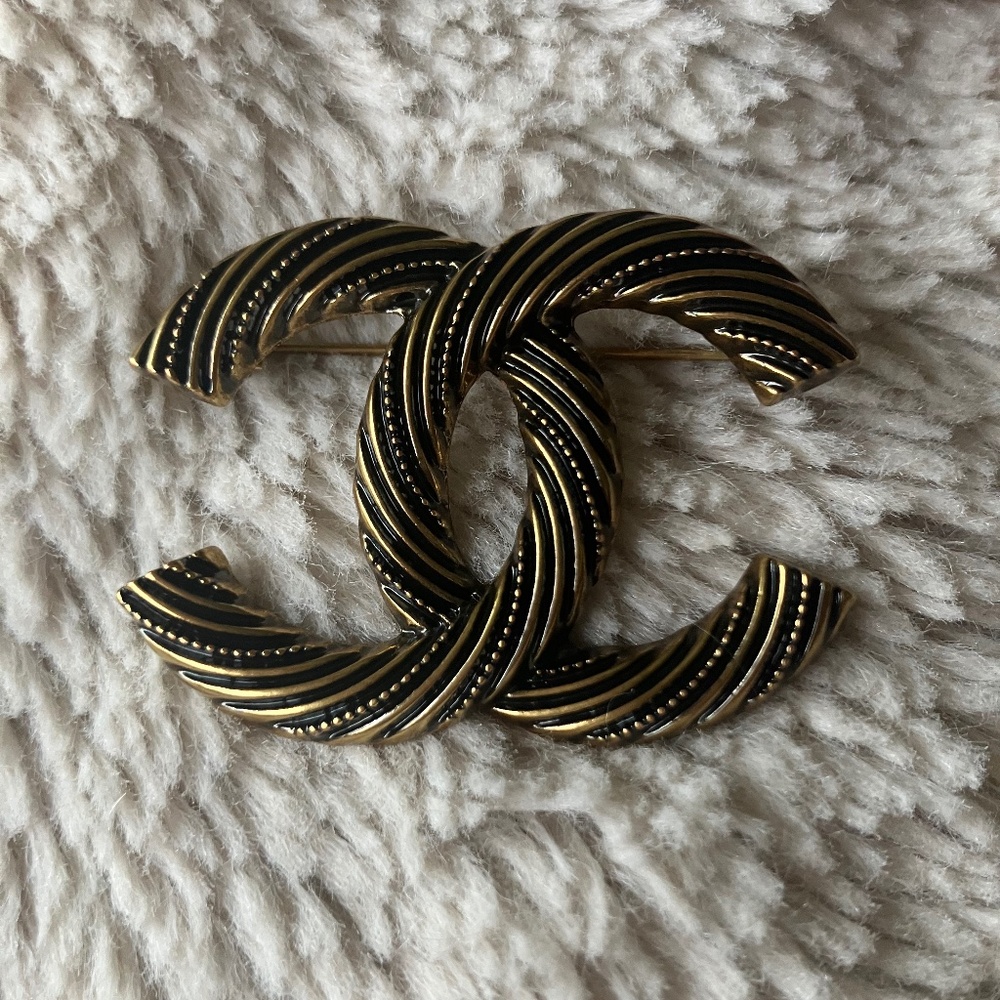 Classic CC brooch